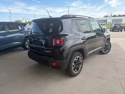 Used 2017 Jeep Renegade Trailhawk AWD/4WD image 5