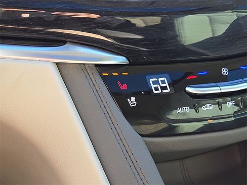 Used 2024 Cadillac XT6 Premium Luxury w/ Technology Package image 25