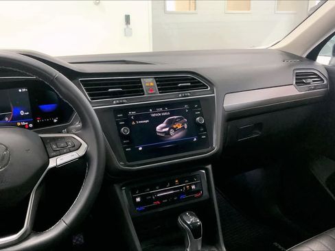 Used 2022 Volkswagen Tiguan SE image 12