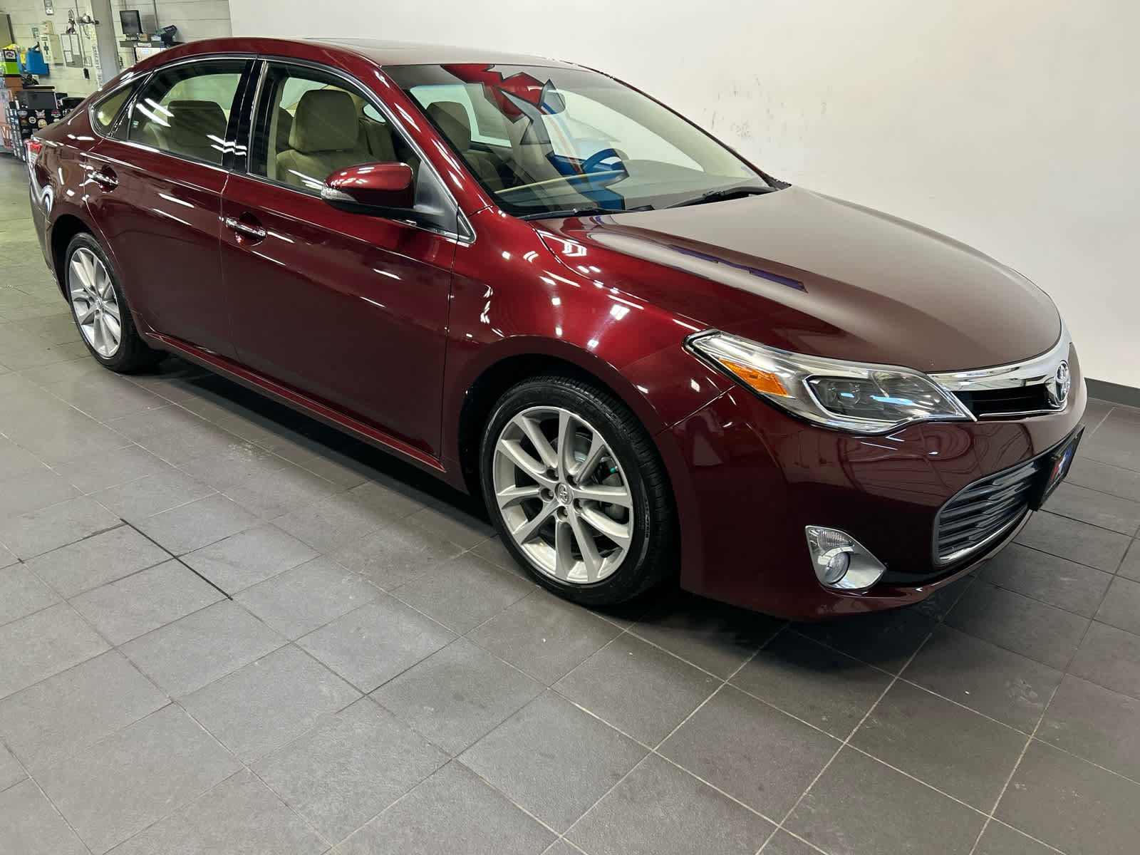 Used 2014 Toyota Avalon XLE Touring FWD image 2