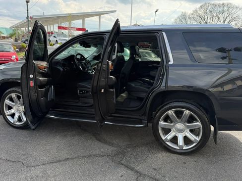 Used 2019 Cadillac Escalade Luxury image 16