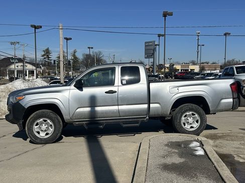 Used 2023 Toyota Tacoma SR image 9