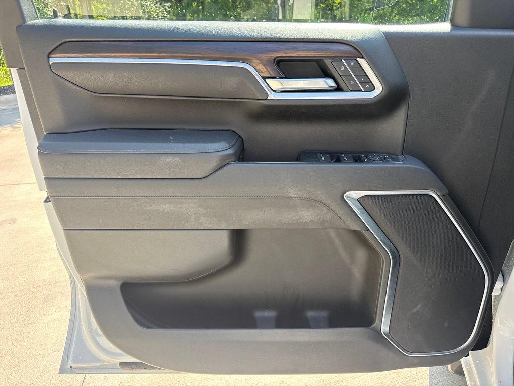 Used 2025 GMC Sierra 1500 SLT RWD image 13