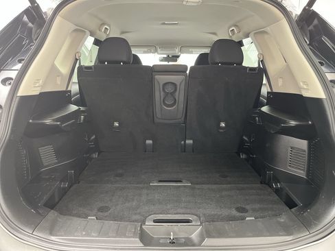 Used 2019 Nissan Rogue SV AWD/4WD image 26