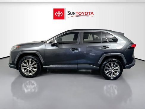 Used 2020 Toyota RAV4 XLE Premium image 6