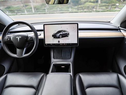 Used 2023 Tesla Model Y Long Range AWD/4WD image 17