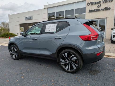 Used 2023 Volvo XC40 B5 Ultimate image 4