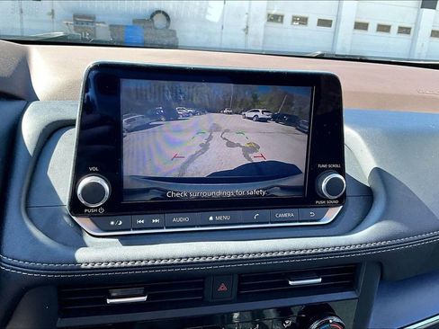 Used 2023 Nissan Rogue S FWD image 14