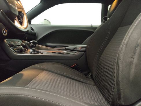 Used 2016 Dodge Challenger SXT RWD image 17