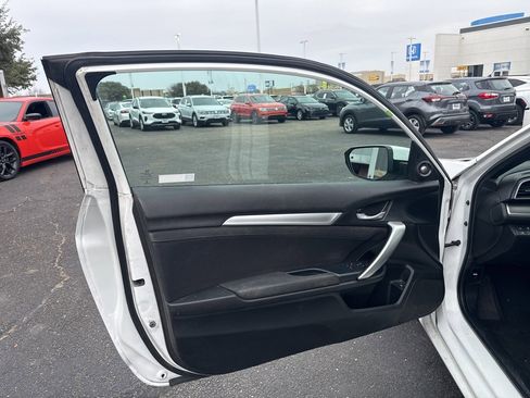 Used 2019 Honda Civic EX image 9