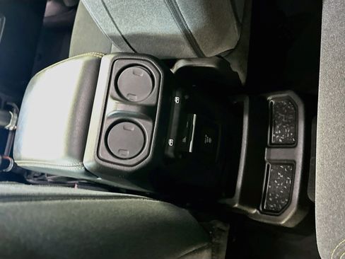 Used 2024 Jeep Wrangler Unlimited Sahara AWD/4WD image 27