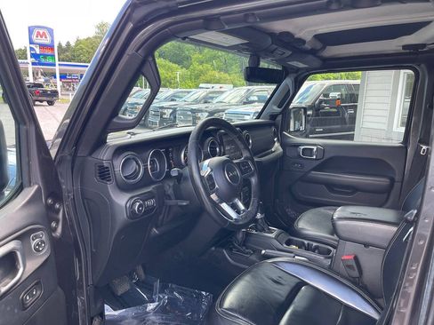 Used 2018 Jeep Wrangler Unlimited Sahara w/ Dual Top Group AWD/4WD image 15