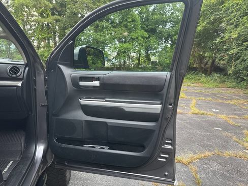 Used 2018 Toyota Tundra SR5 w/ SR5 Upgrade Package AWD/4WD image 20