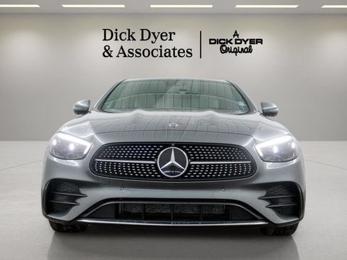 Used 2023 Mercedes-Benz E 350 4MATIC Sedan image 4