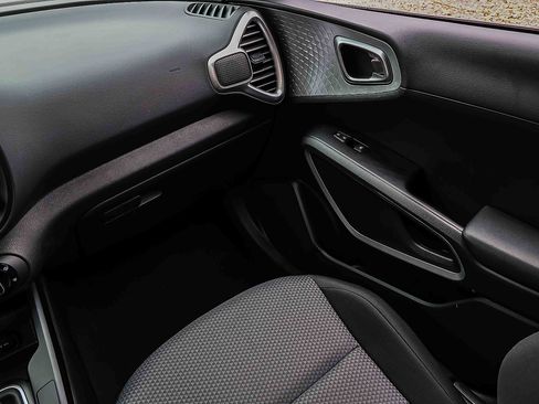 Certified 2025 Kia Soul LX w/ LX Technology Package image 17