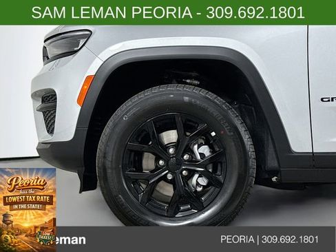 New 2025 Jeep Grand Cherokee Altitude image 30