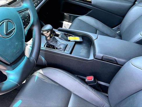 Used 2025 Lexus ES 300h w/ Premium Package FWD image 16