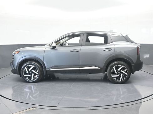 Used 2025 Nissan Kicks SV image 3