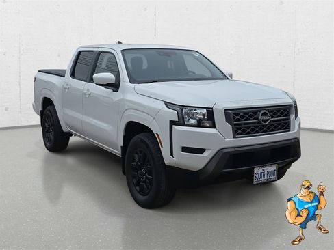 Used 2022 Nissan Frontier SV image 3