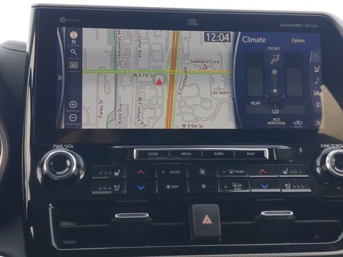 Certified 2022 Toyota Highlander Platinum image 24