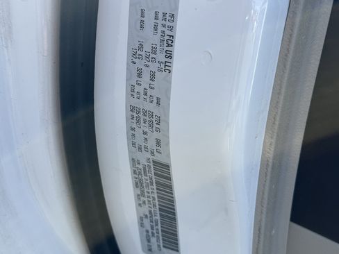 Used 2017 Chrysler Pacifica Touring-L image 32