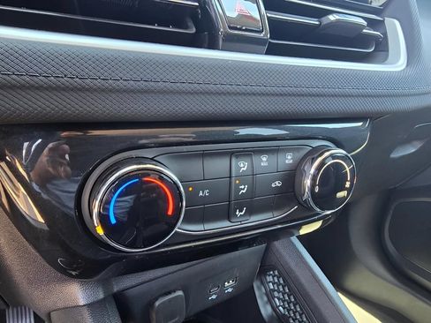 Used 2025 Chevrolet TrailBlazer LT AWD/4WD image 19