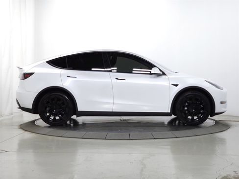 Used 2020 Tesla Model Y Long Range image 12