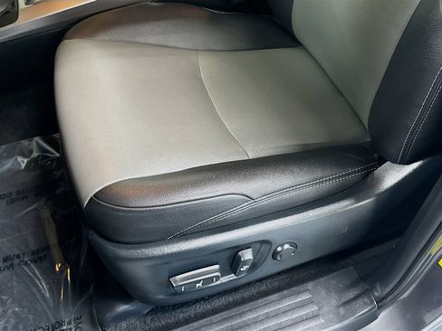 Used 2022 Toyota 4Runner SR5 Premium w/ Moonroof Package AWD/4WD image 18