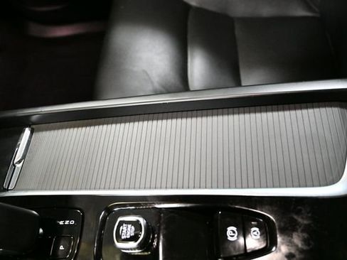 Used 2024 Volvo XC60 B5 Core AWD/4WD image 26