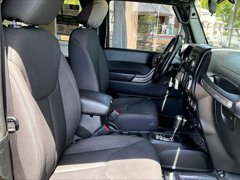 Used 2018 Jeep Wrangler Sport AWD/4WD image 9