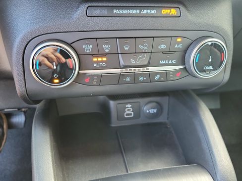 Used 2025 Ford Escape ST-Line w/ Cold Weather Package FWD image 18