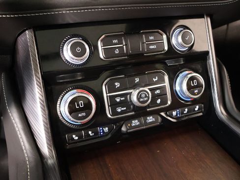Used 2023 GMC Yukon XL Denali Ultimate image 7