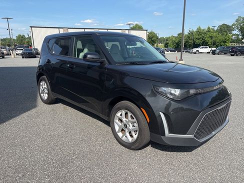 Used 2025 Kia Soul LX w/ LX Technology Package FWD image 9