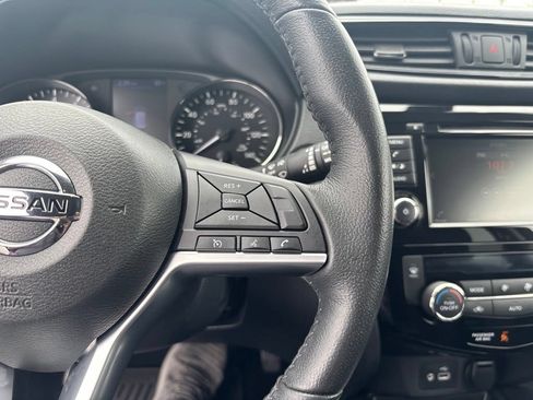 Used 2019 Nissan Rogue SV AWD/4WD image 23