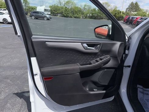 Used 2020 Ford Escape SE image 9