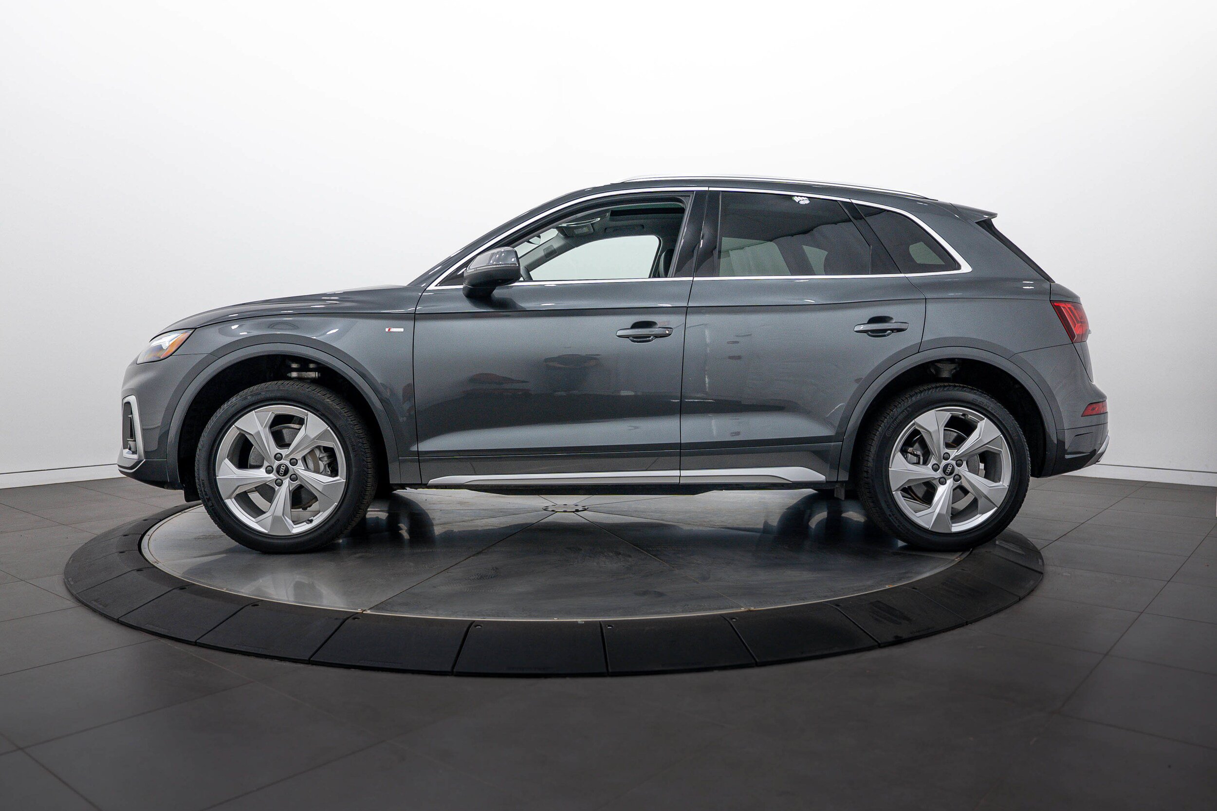 Certified 2023 Audi Q5 2.0T Premium Plus w/ Premium Plus Package AWD/4WD image 6