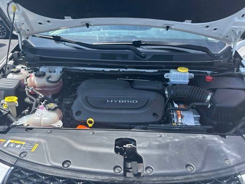 Used 2022 Chrysler Pacifica Touring-L FWD image 22