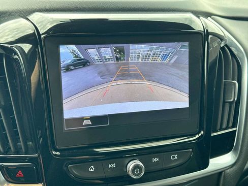 Used 2023 Chevrolet Traverse LT FWD image 30