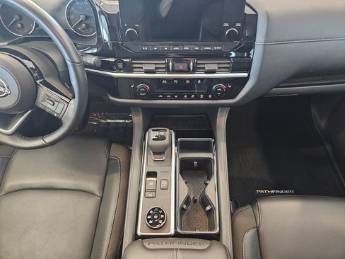 Used 2025 Nissan Pathfinder SL AWD/4WD image 19