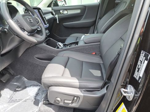 New 2025 Volvo XC40 B5 Plus w/ Protection Package Premier image 6