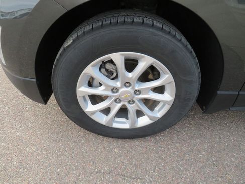 Used 2018 Chevrolet Equinox LT image 2