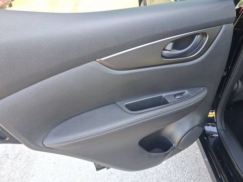 Used 2018 Nissan Rogue Sport S w/ S Appearance Package FWD image 11