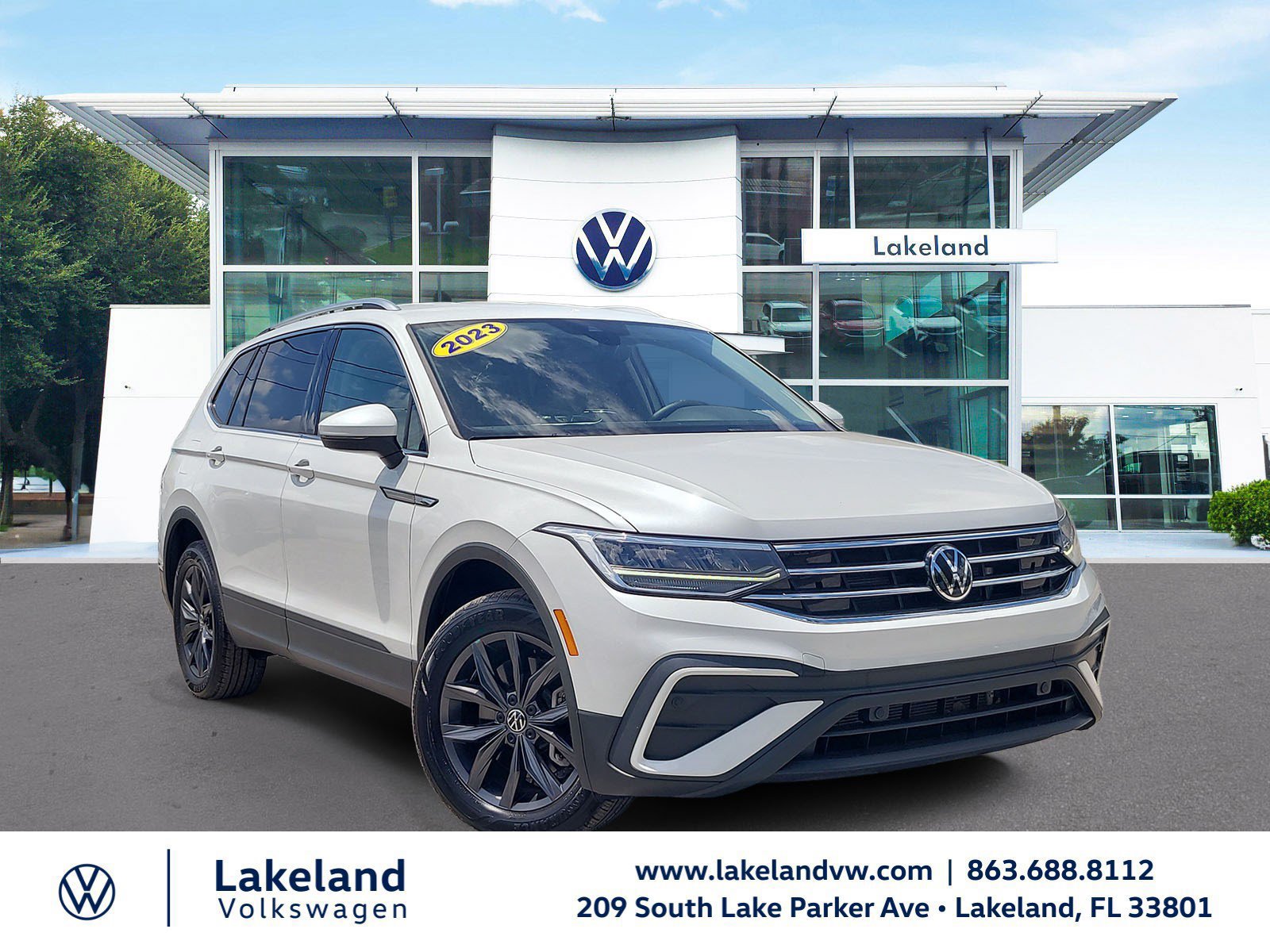 Used 2023 Volkswagen Tiguan SE FWD image 1