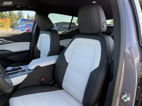 New 2026 Chevrolet Equinox EV LT image 10