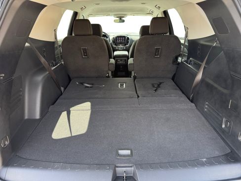 Used 2020 Chevrolet Traverse LT FWD image 17