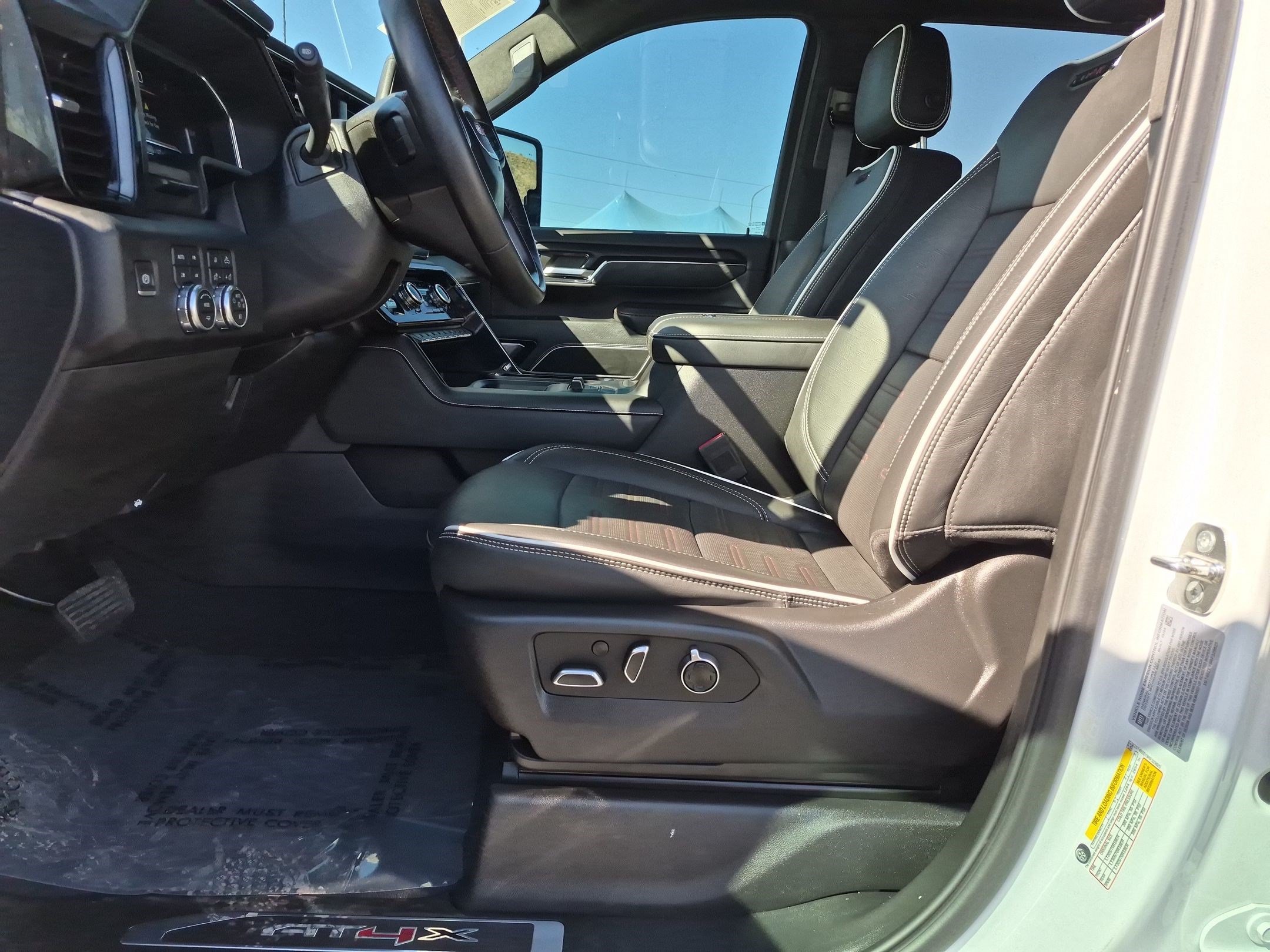 Used 2024 GMC Sierra 2500 AT4X AWD/4WD image 15