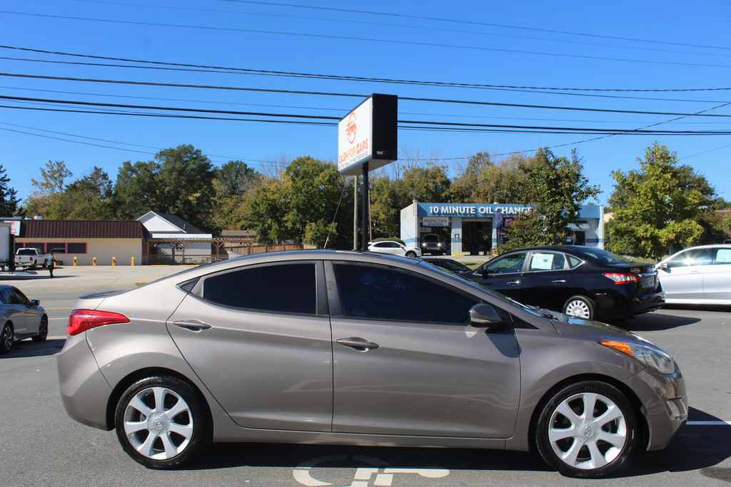 Used 2013 Hyundai Elantra Limited FWD image 4