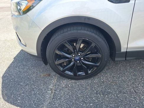 Used 2017 Ford Escape SE w/ Equipment Group 201A AWD/4WD image 10