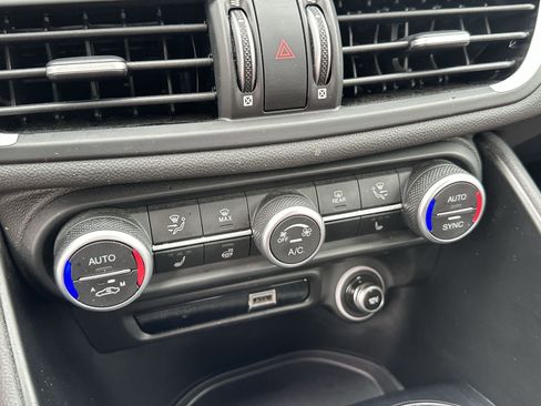 Used 2022 Alfa Romeo Giulia Sprint image 17