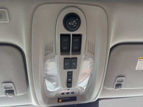 Used 2017 Chevrolet Equinox Premier w/ Enhanced Convenience Package FWD image 16